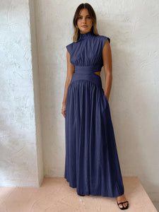 Leni |  Hoge Kraag Maxikleed met Cut-Outs – Modern & Verfijnd
