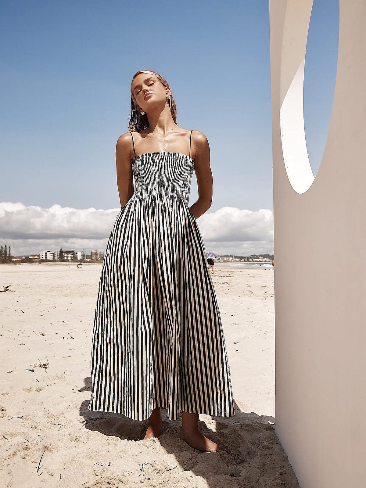 Miriam | Elegante Zomerjurk met Strepenpatroon & Smock-Bovenstuk