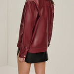 Bordeauxrode Kunstlederjacke