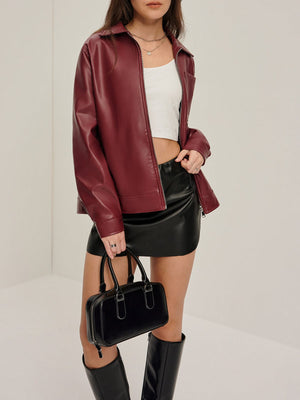 Bordeauxrode Kunstlederjacke