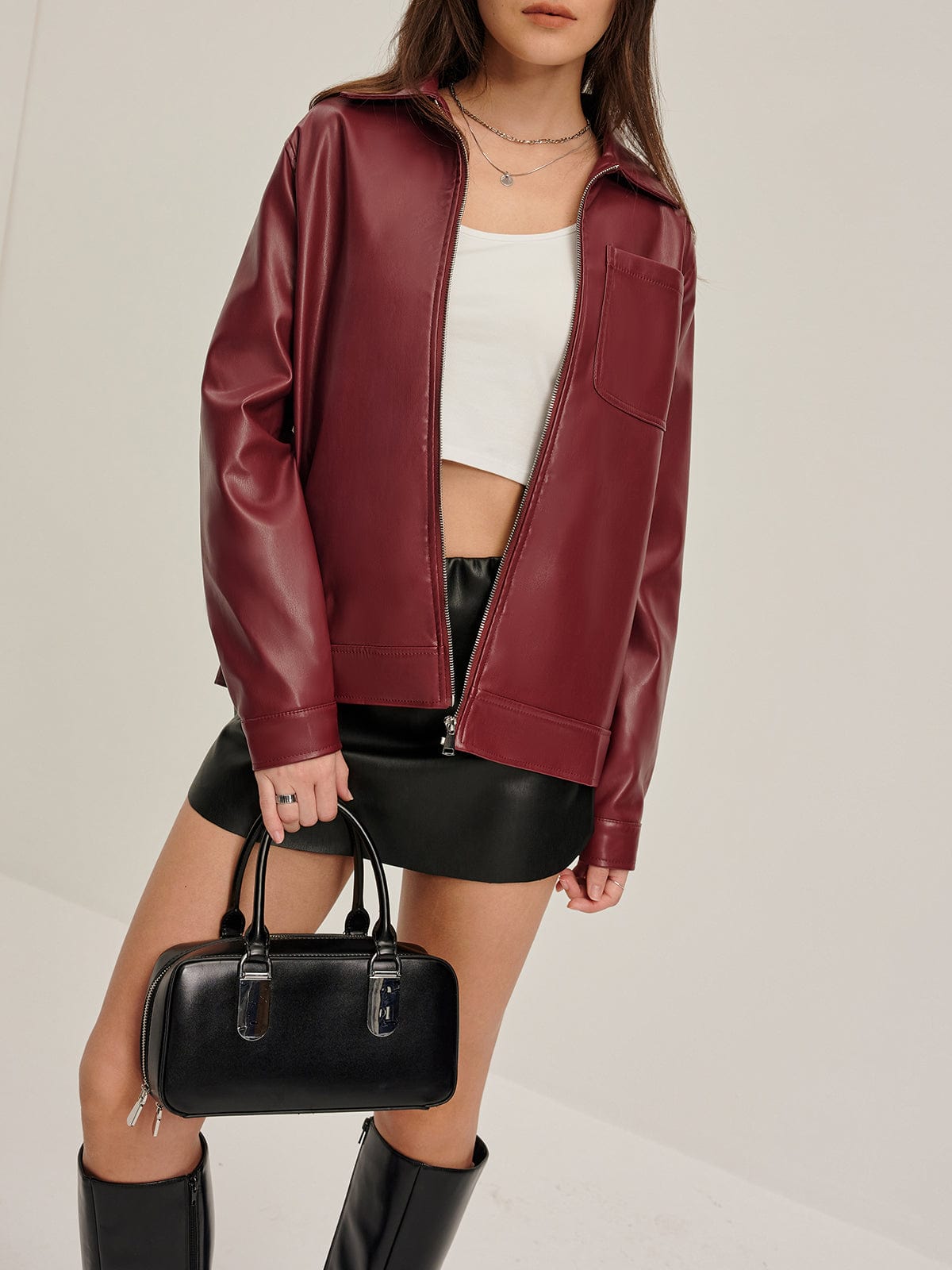 Bordeauxrode Kunstlederjacke
