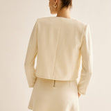 Anja | Stijlvolle Off-White Cropped-Jack met gouden knopen