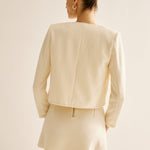 Anja | Stijlvolle Off-White Cropped-Jack met gouden knopen
