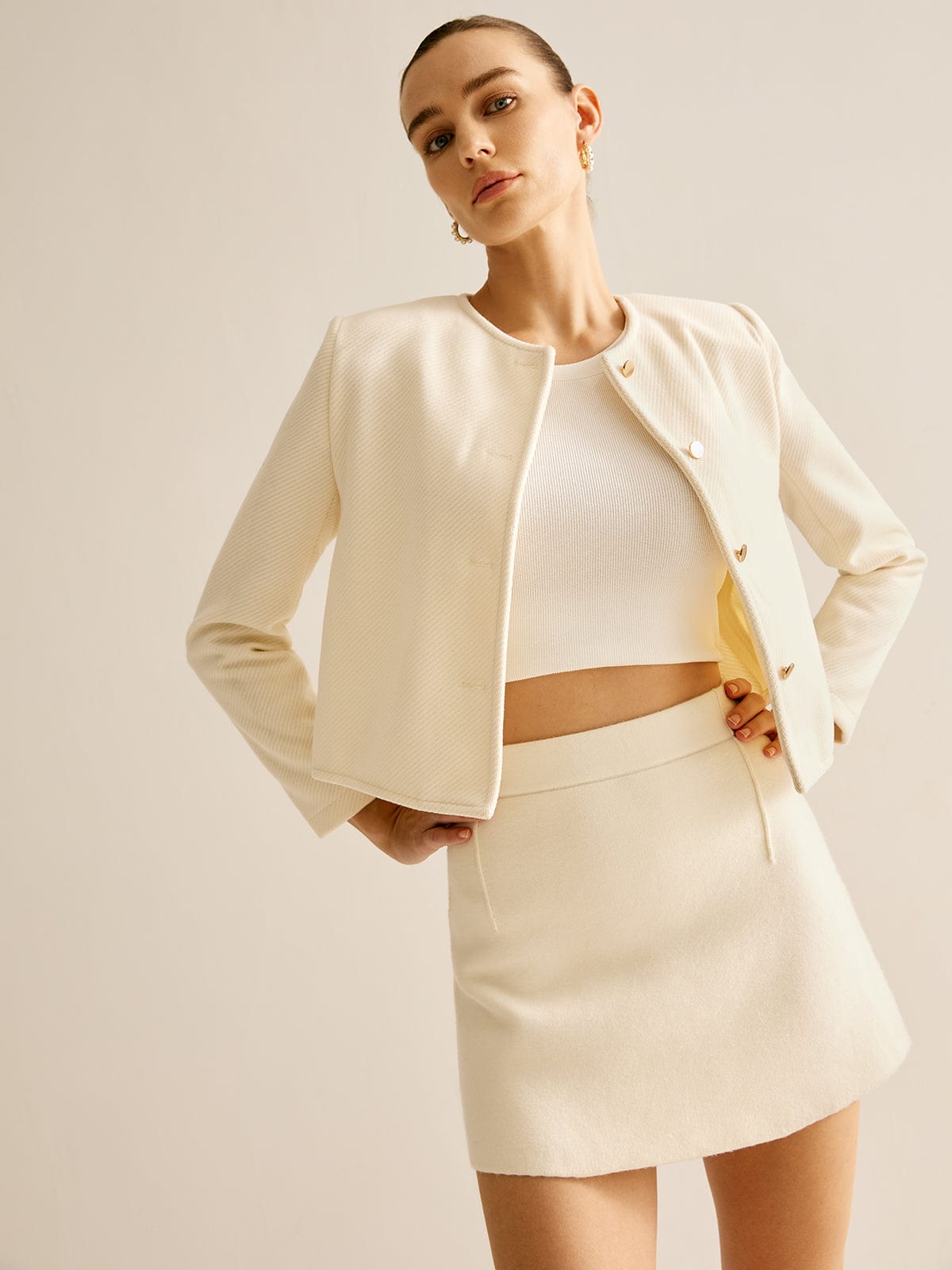 Anja | Stijlvolle Off-White Cropped-Jack met gouden knopen