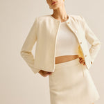 Anja | Stijlvolle Off-White Cropped-Jack met gouden knopen