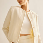 Anja | Stijlvolle Off-White Cropped-Jack met gouden knopen