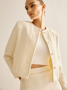 Anja | Stijlvolle Off-White Cropped-Jack met gouden knopen