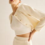Anja | Stijlvolle Off-White Cropped-Jack met gouden knopen