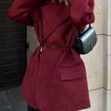 Ursula | Winter Plus Size Mantel van rode wol met een tailleband