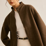 Lia | Korte bruine jas met staande kraag – Minimalistisch en elegant