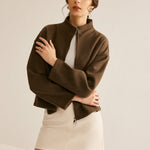 Lia | Korte bruine jas met staande kraag – Minimalistisch en elegant