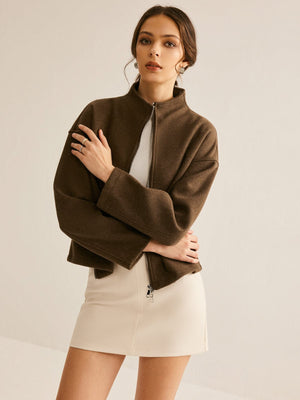 Lia | Korte bruine jas met staande kraag – Minimalistisch en elegant