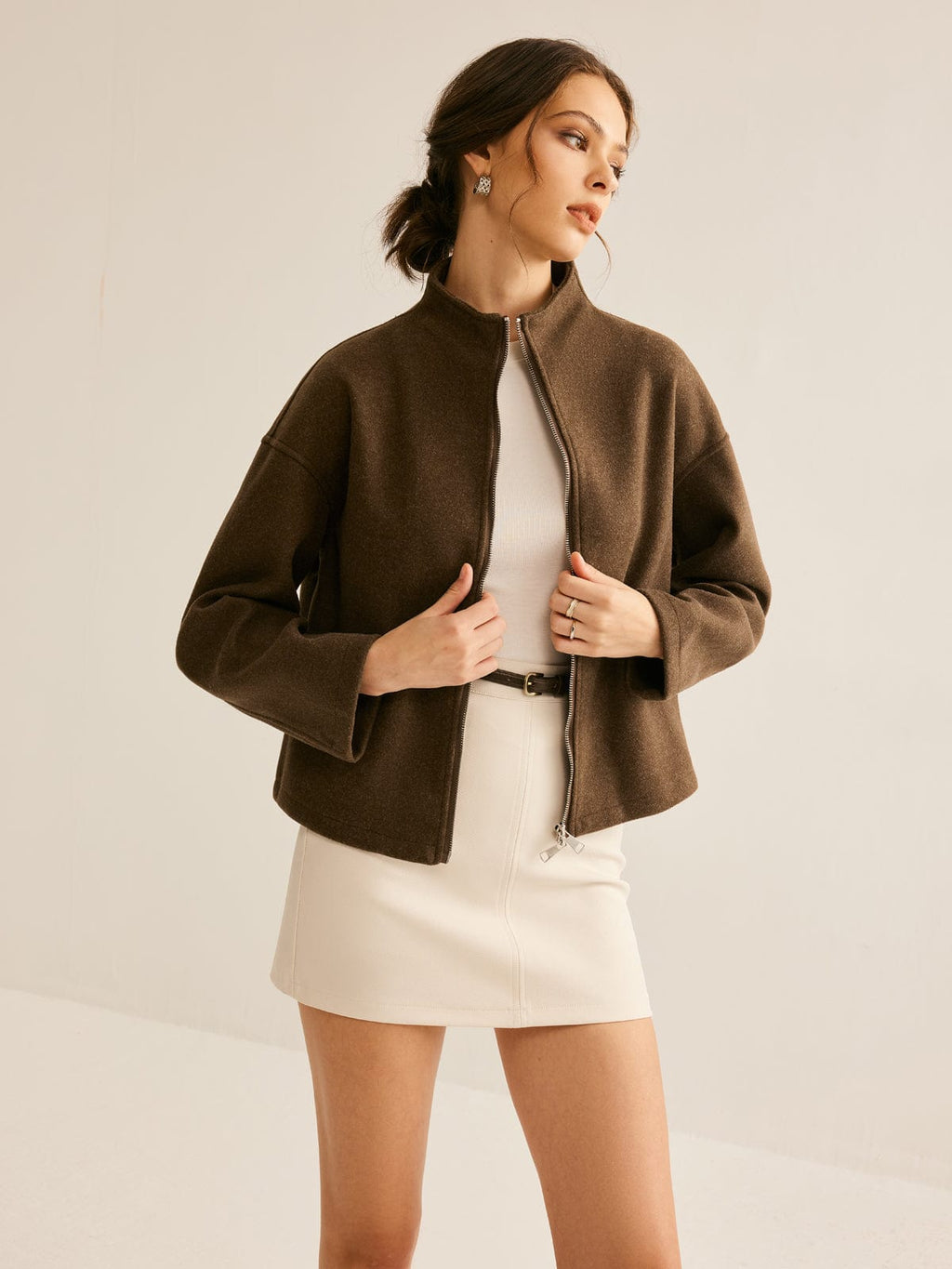 Lia | Korte bruine jas met staande kraag – Minimalistisch en elegant