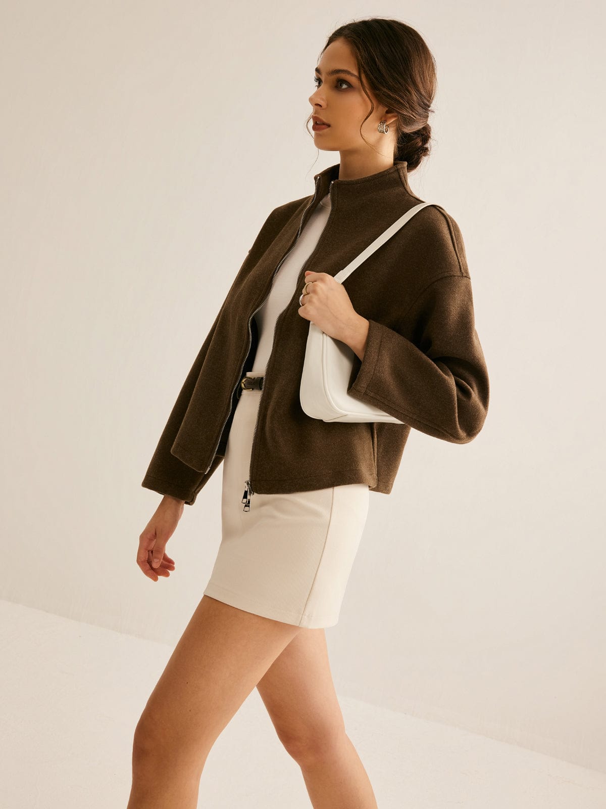 Lia | Korte bruine jas met staande kraag – Minimalistisch en elegant