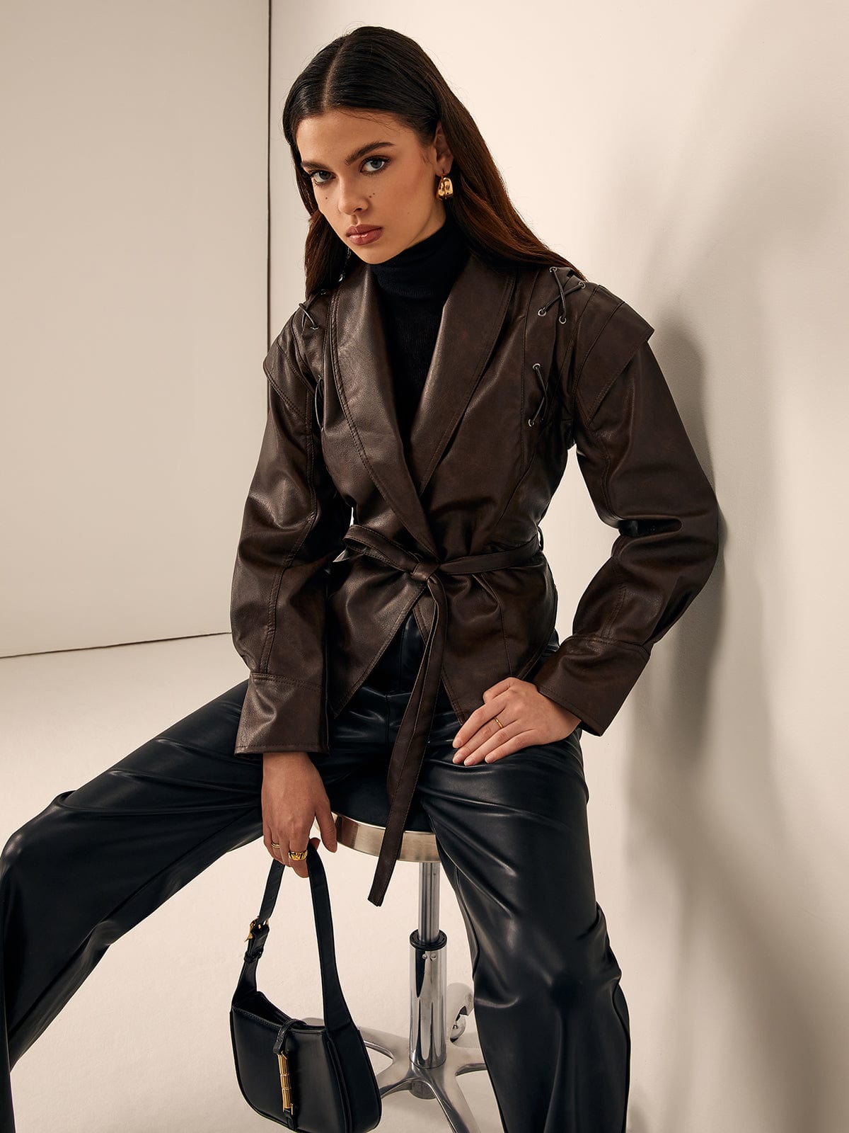 Valeria | Taillierter Lederblazer met Ceintuur – Elegant & Modern