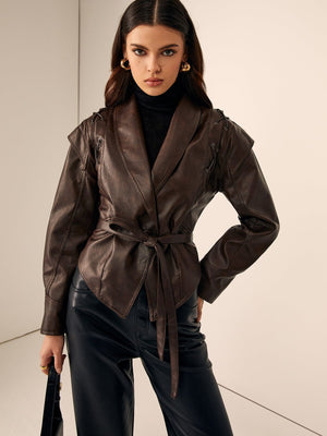 Valeria | Taillierter Lederblazer met Ceintuur – Elegant & Modern