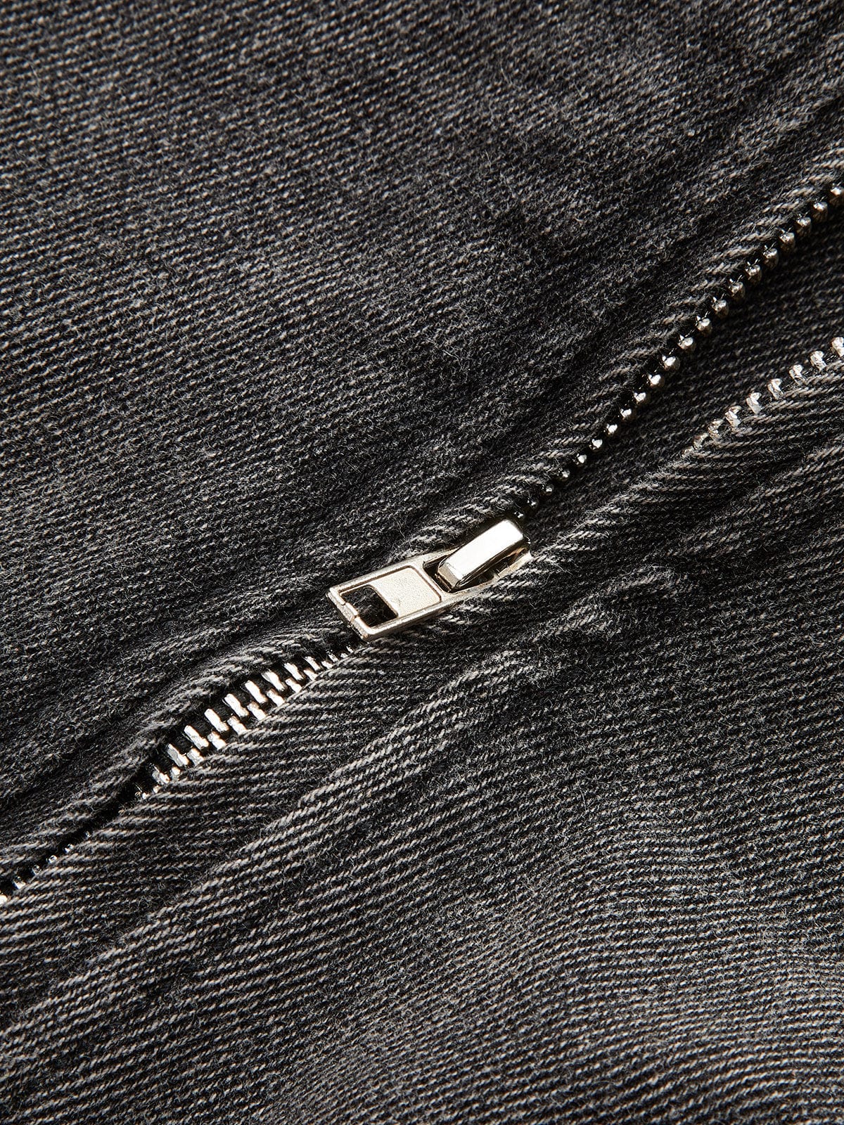 Lara | Zwarte Cropped Bikerjack uit Denim – Voor de ultieme rock-chic look