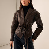 Valeria | Taillierter Lederblazer met Ceintuur – Elegant & Modern