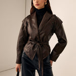 Valeria | Taillierter Lederblazer met Ceintuur – Elegant & Modern