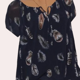 Megan™ Dames Off-Shoulder Top met Veerprint