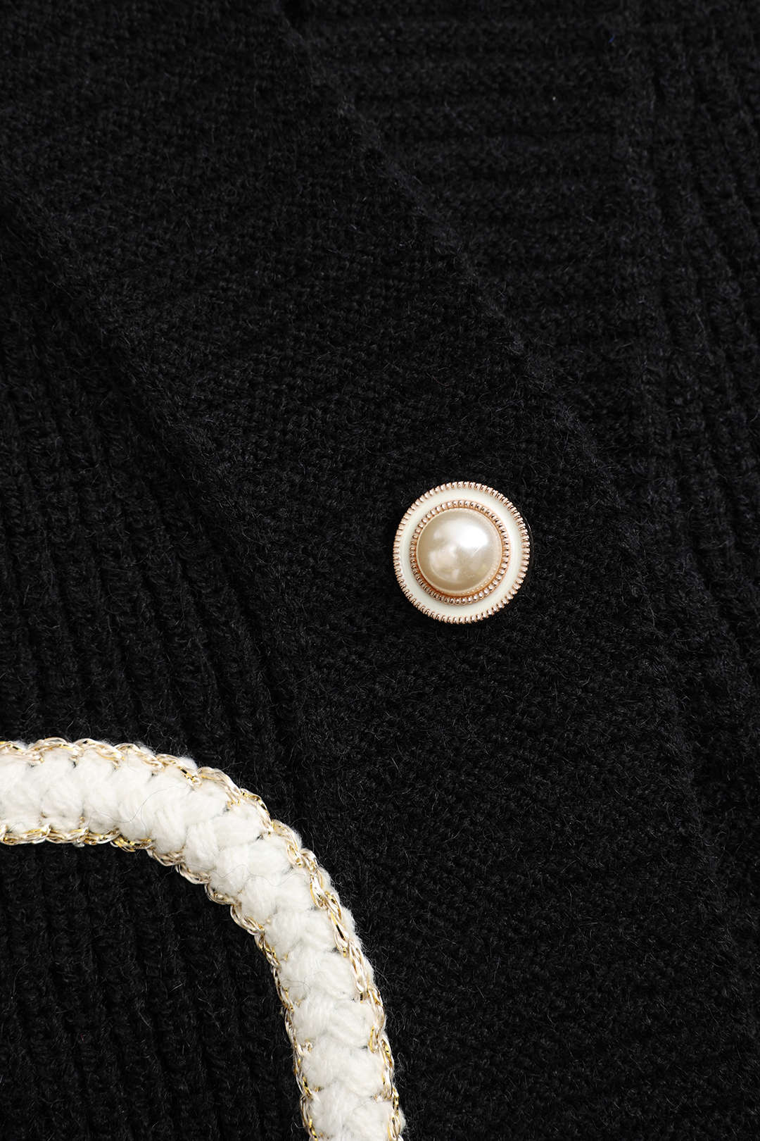 Ella | Zwarte gebreide cardigan met denim patches – De perfecte mix van comfort en stijl
