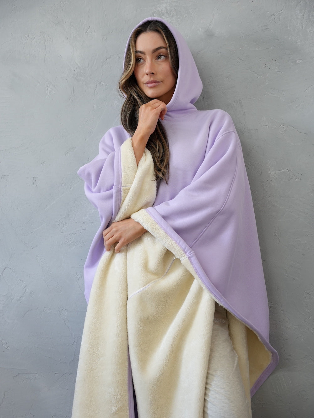 Luxe™ Fleece Poncho met Capuchon