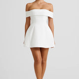 Elegante Off Shoulder Mini Jurk met Uitlopende Rok