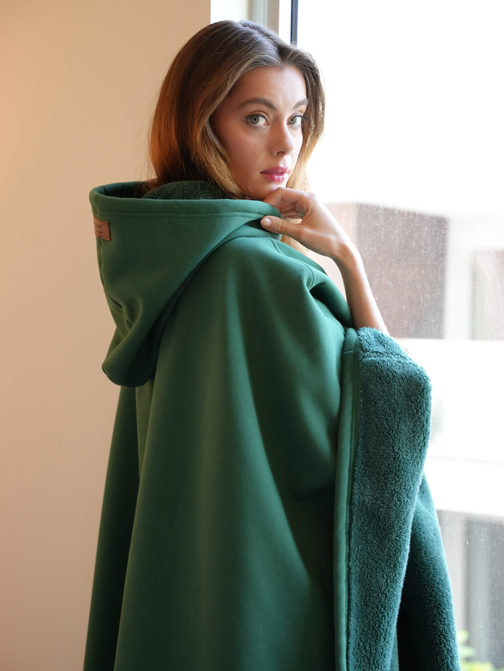 Patricia™ Luxe Fleece Poncho met Capuchon