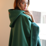 Luxe™ Fleece Poncho met Capuchon