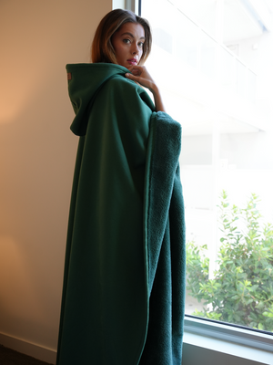 Luxe™ Fleece Poncho met Capuchon