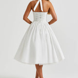 Elegante Halter Midi Jurk met Uitlopende Rok en Tailleaccent