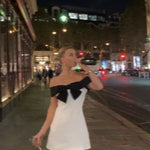 Eloise | Witte Minidress met Zwarte Strik & Carmen-Uitsnede