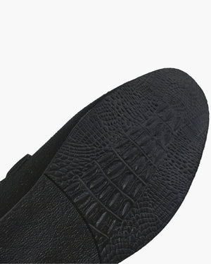 Elias | Stijlvolle herenslipper van suède met een elegant metalen detail