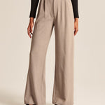 Isabell | Modieuze broek in taupe met wijde pijpen