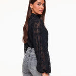 Elegante transparante blouse met bloemenpatroon – Zwart