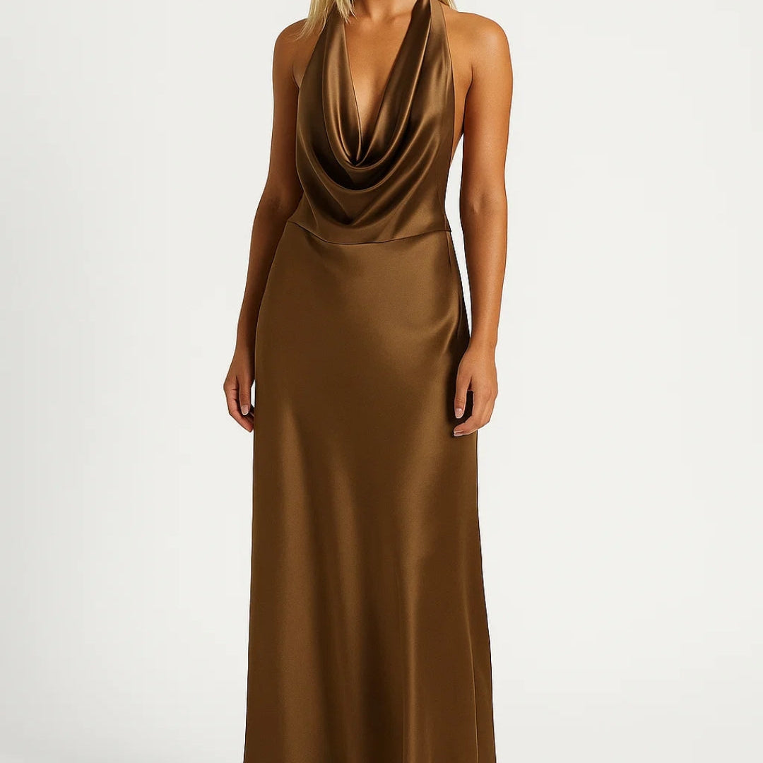 Elegante Maxi Jurk met Halterhals en Watervalhalslijn
