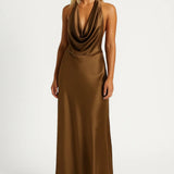 Elegante Maxi Jurk met Halterhals en Watervalhalslijn