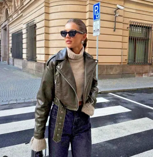 Jenne | Oversized Cropped Bikerjacke van Kunstleer met Riem