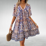 Korte jurk in Boho-stijl met V-hals en etnisch patroon