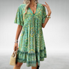 Korte jurk in Boho-stijl met V-hals en etnisch patroon