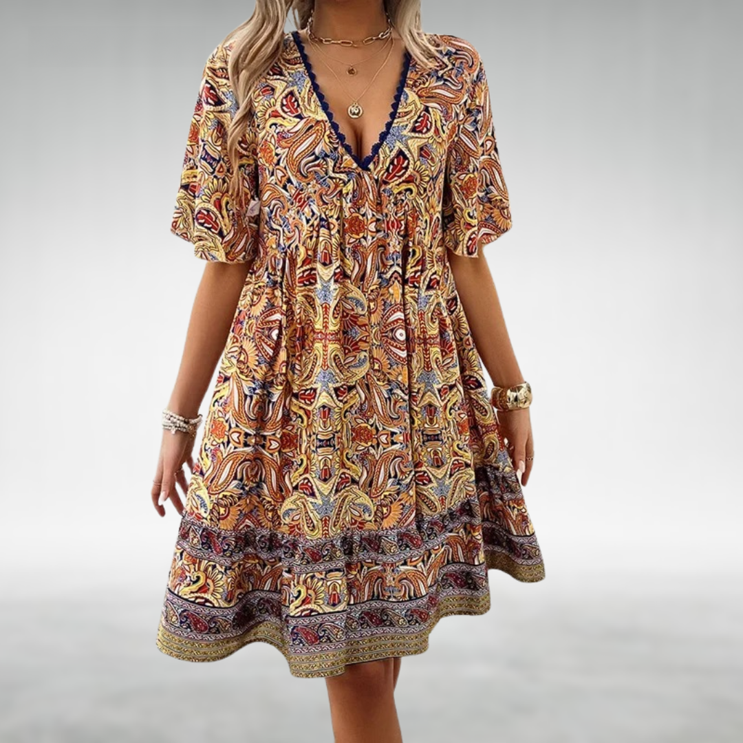 Korte jurk in Boho-stijl met V-hals en etnisch patroon