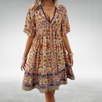 Korte jurk in Boho-stijl met V-hals en etnisch patroon