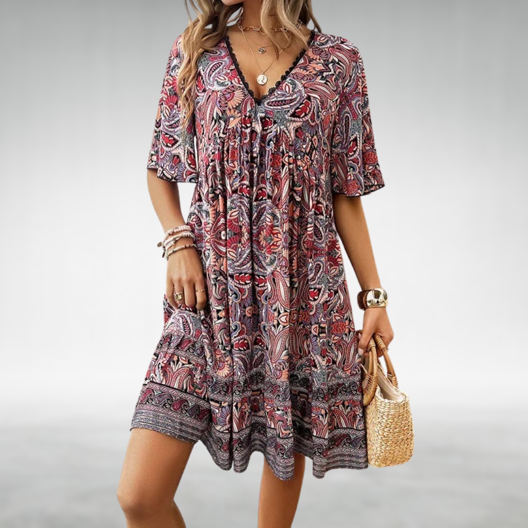 Korte jurk in Boho-stijl met V-hals en etnisch patroon
