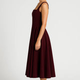 Elegante Midi Jurk met Brede Bandjes en Uitlopende Rok