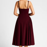 Elegante Midi Jurk met Brede Bandjes en Uitlopende Rok