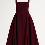 Elegante Midi Jurk met Brede Bandjes en Uitlopende Rok