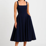 Elegante Midi Jurk met Brede Bandjes en Uitlopende Rok