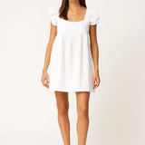 Witte Mini Jurk met Ruffle Mouwen en Losse Pasvorm