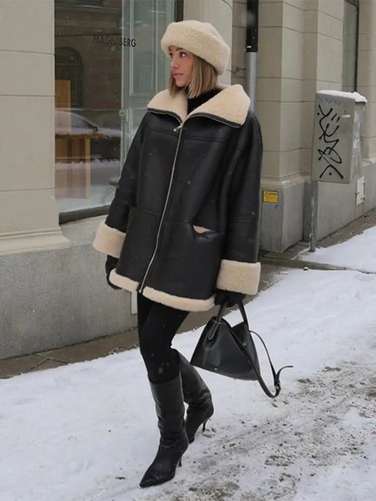 Lizzy | Oversized Kunstleer Shearling-Jack in Zwart