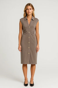 Elegante Mouwloze Midi Jurk met Knopen en Getailleerde Pasvorm